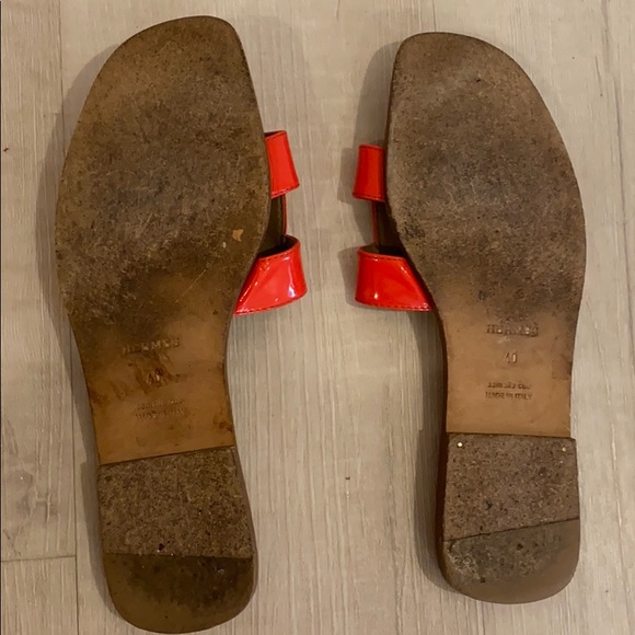 Hermès Oran Patent Coral Sandals - Picture 4 of 4